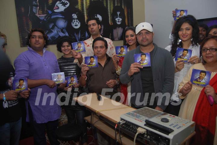 Himesh Reshammiya with entire team launches music of movie 'Damadamm'