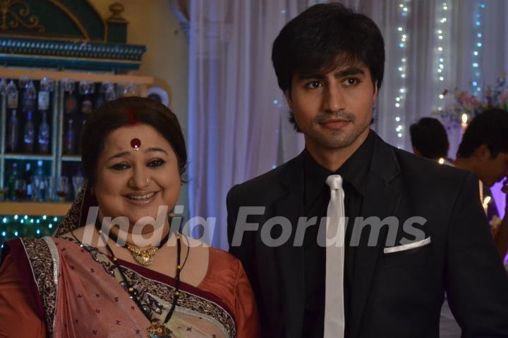 Mohan with his mother in tvshow Dhrampatni