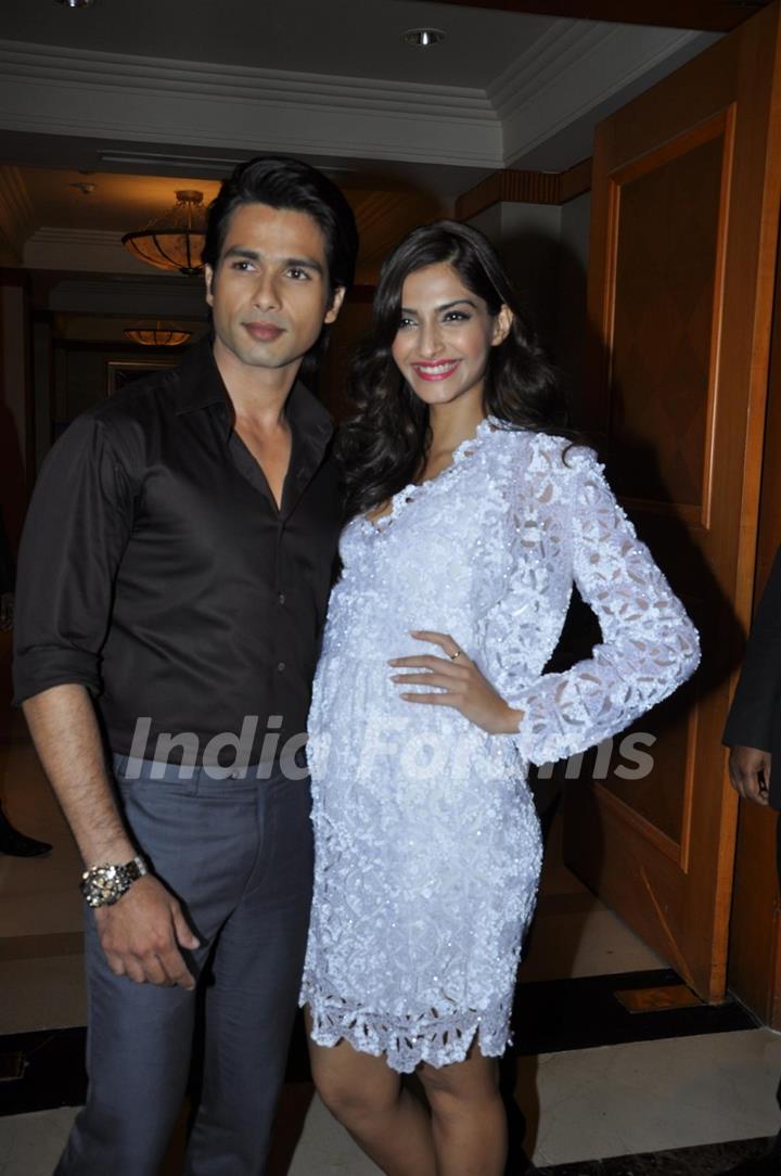 Shahid and Sonam at Music success party of film 'Mausam' at Hotel JW Marriott in Juhu, Mumbai