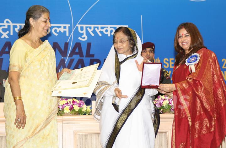 President Pratibha Devisingh Patil and Union Minister Ambika Soni  presenting the ''Best Palyback Singer Award'' to  Rekha Vishal Bhardwaj for  film ''Ishqiya