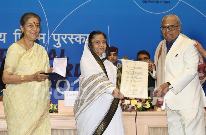 President Pratibha Devisingh Patil and Union Minister Ambika Soni  presenting the ''Dadasaheb Phalke Award'' to K Balachander at the 58 th National Film Awards 2010, in New Delhi. .