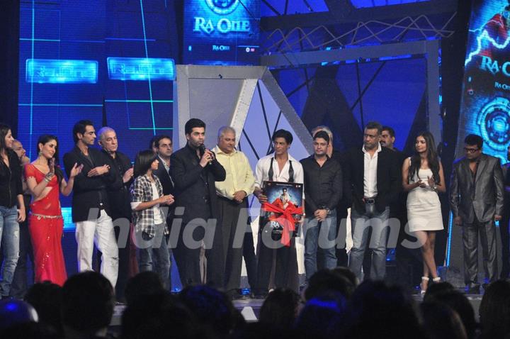 Cast and Crew on the Ra.One music launch