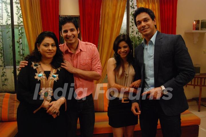 Renuka, Mohit, Sumona, Mahesh as a cast in Bade Acche Laggte Hai