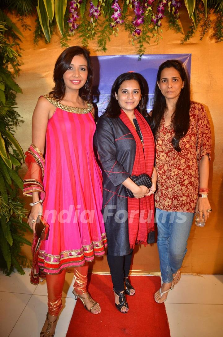 Manasi Joshi Roy unveils new collection by designer Nisha Sagar at Juhu, Mumbai