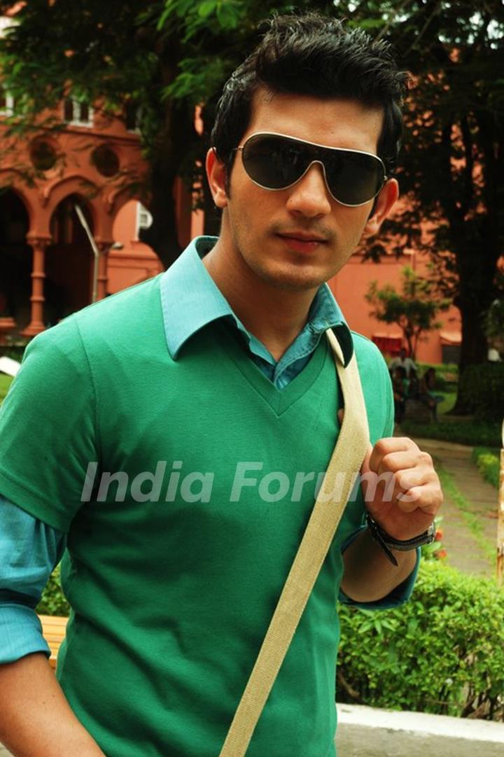 Arjun Bijlani as Mayank in Miley Jab Hum Tum