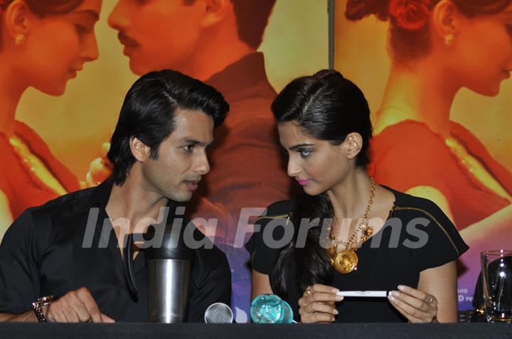 Sonam and Shahid Kapoor at Press Conference of Film 'Mausam'