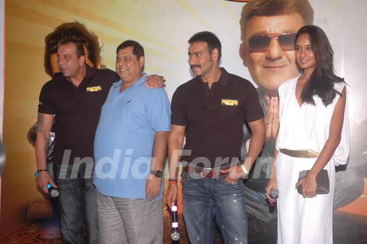 Lisa Haydon, Sanjay Dutt, David Dhawan & Ajay Devgn at the press meet of the film Rascals