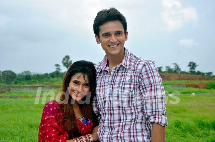 Sara Khan and Sujay Reu as Mona and Anukalp