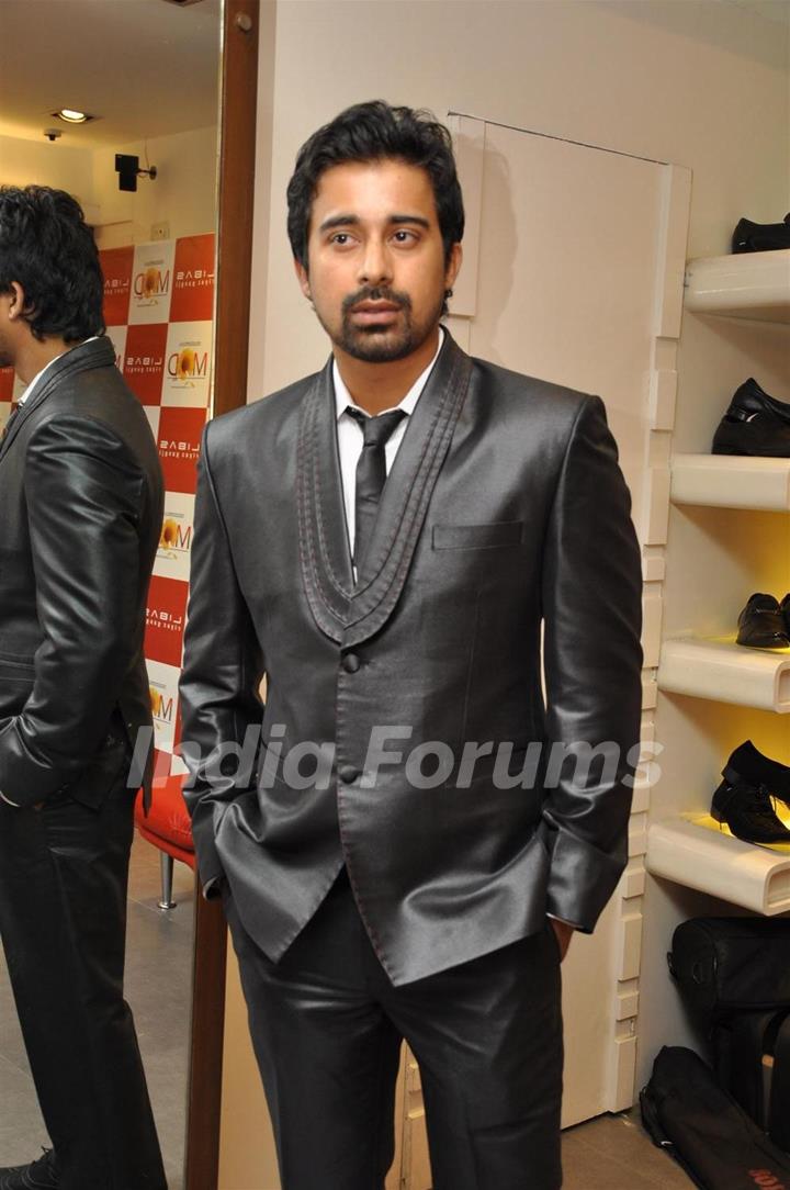 Rannvijay Singh promote their film 'Mod' with unveiling clothes collection designer by Riyaz Gangji