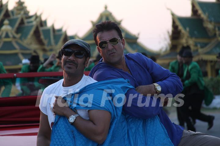 Ajay Devgn and Sanjay Dutt in the movie Rascals