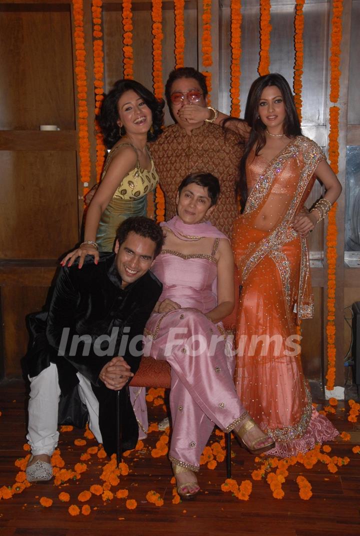 Jagrat, Sasha,  Riya Sen, Vinay Pathak with Deepa Sahi'at Music launch of movie 'Tere Mere Phere'