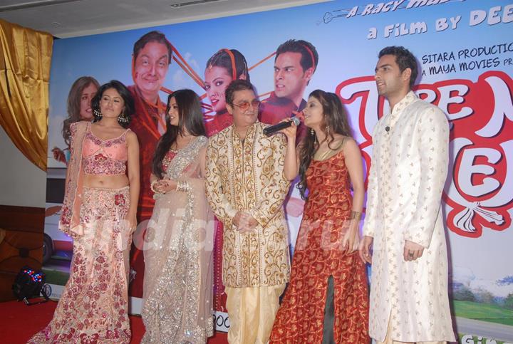 Jagrat, Sasha Goradia, Riya Sen, Vinay Pathak, Natasha at Music launch of movie 'Tere Mere Phere'