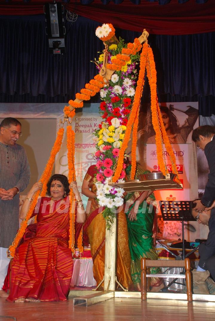 Celeb at Vyjayanthimala Bali tribute in Dadar