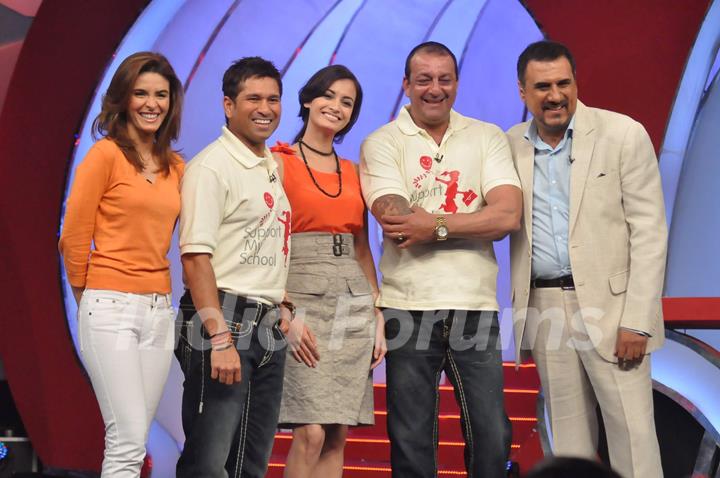 Raageshwari Loomba, Sachin Tendulkar, Dia Mirza, Sanjay Dutt and Boman Irani at NDTV Suppport my school telethon, Yashraj