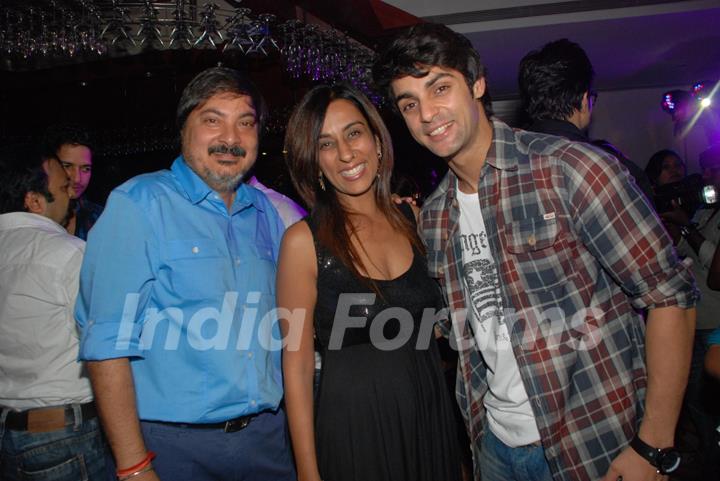 Tony Singh, Deeya Singh with Karan Wahi at 'Maryaada Lekin Kab Tak' completion party of 200 episodes