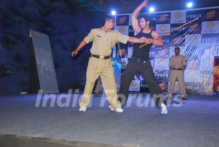 Force film villan Vidyut Jammwal at a live stunt session at Famous, Mahalaxmi