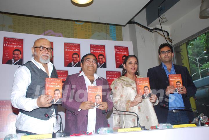 Shabana Azmi and Pritish Nandy at Mukesh Batra's Healing with Homeopothy book launch at Crossword, Kemps Corner