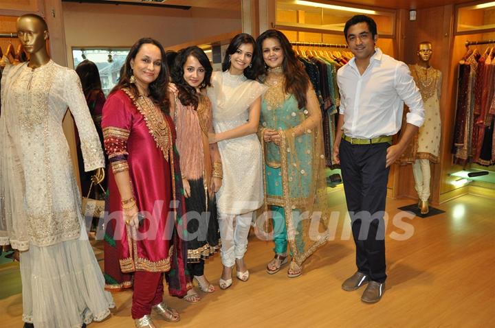 Dia Mirza promote her film 'Love Breakups Zindagi' at designer Ritu Kumar