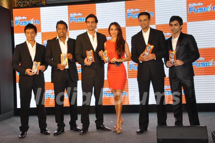 Malaika Arora Khan, Arjun Rampal, Baichung Bhutia and Rahul Dravid at  launch of 'Gillette Fusion'