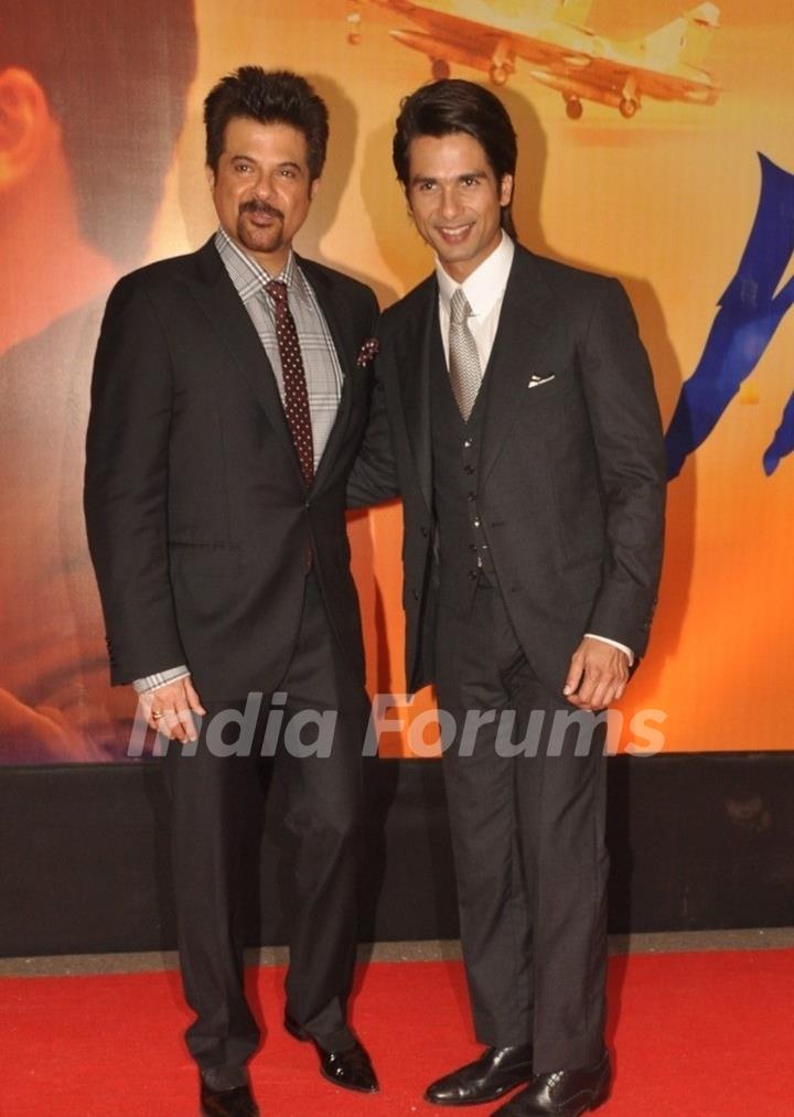 Shahid with Anil Kapoor at Premiere of film 'Mausam' at Imax, Wadala in Mumbai