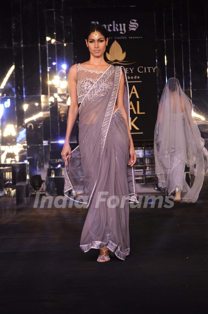 Model walk the ramp in Aamby Valley City India Bridal Week 2011 at Sahara Star