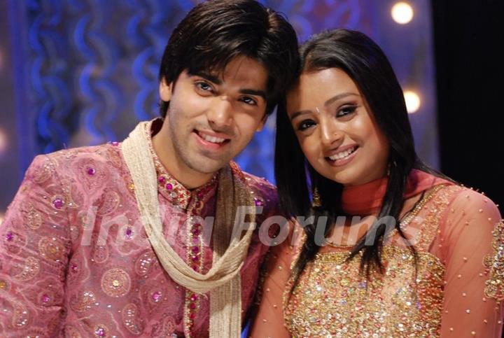 Parul Chauhan and Kinshuk Mahajan in Bidaai