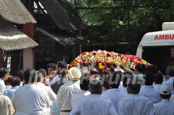 Producer Surinder Kapoor funeral at Vile Parle in Mumbai