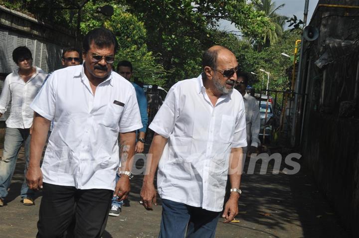 Tinu Anand and Sharat Saxena at Producer Surinder Kapoor funeral at Vile Parle in Mumbai