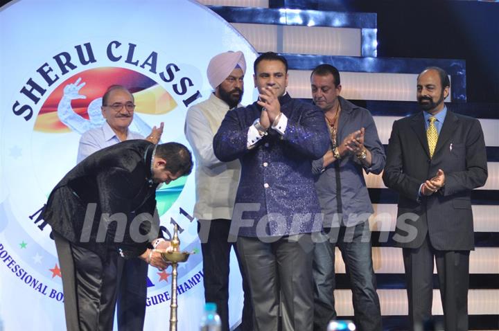 Sanjay Dutt at Sheru Classic Mumbai 2011