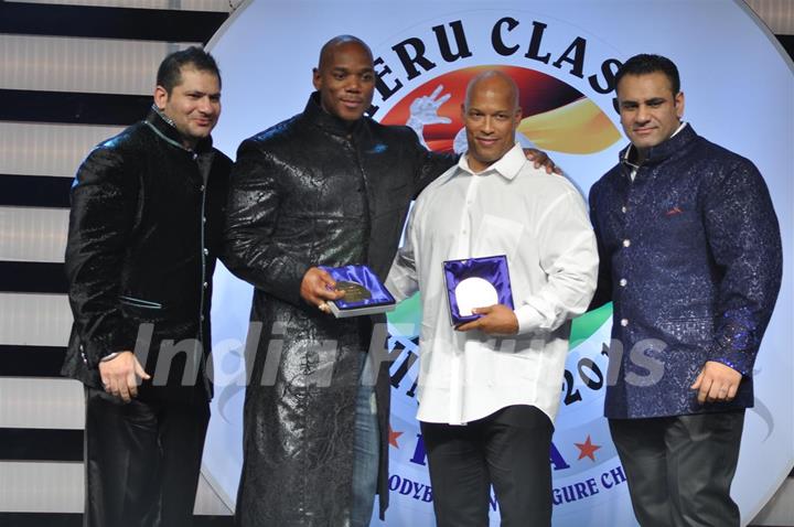 Contestants at Sheru Classic Mumbai 2011