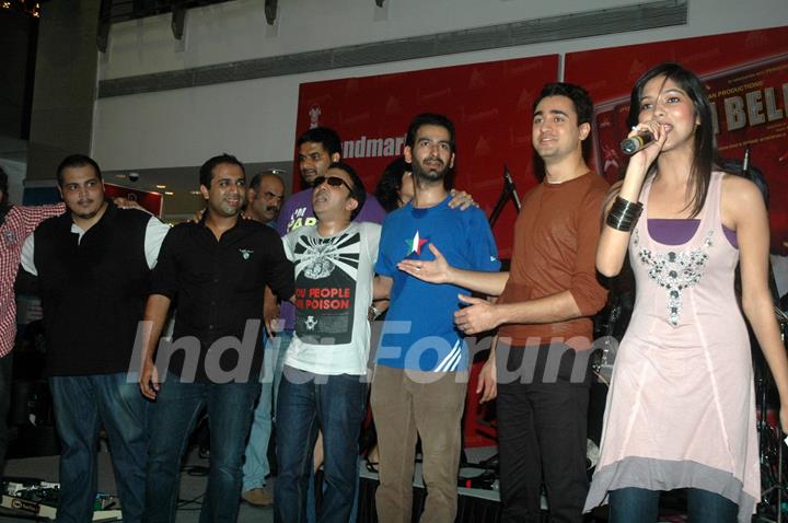 Imran Khan at Delhi Belly DVD launch at Landmark