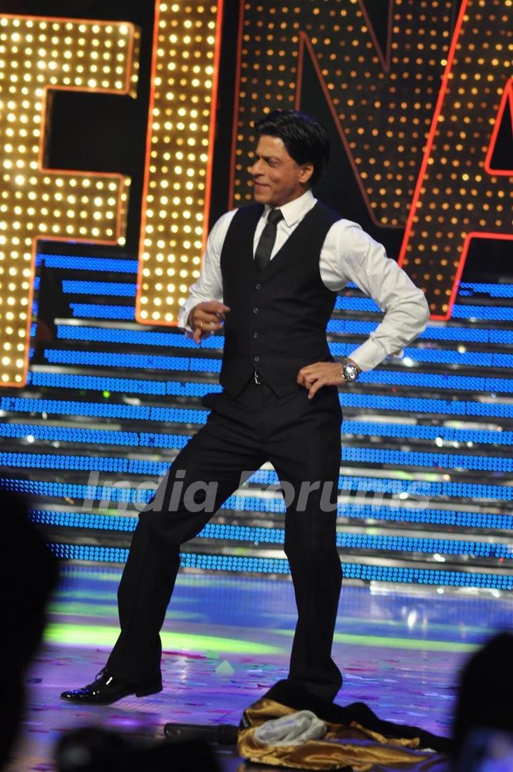 Shah Rukh Khan at the finale of Just Dance at Filmcity, Mumbai