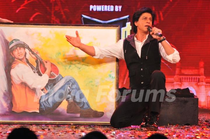 Shah Rukh Khan on the sets of India's Got Talent 3 finale