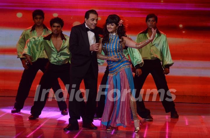 Dharamji shakes a leg with Rashmi Desai on India's Got Talent 3 Grand Finale