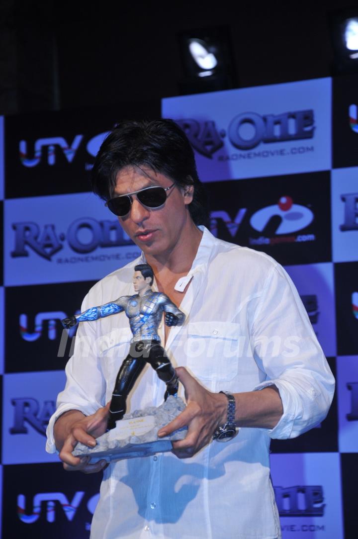 Shah Rukh Khan unveils the 'Ra.One' game at the Grand Hyatt