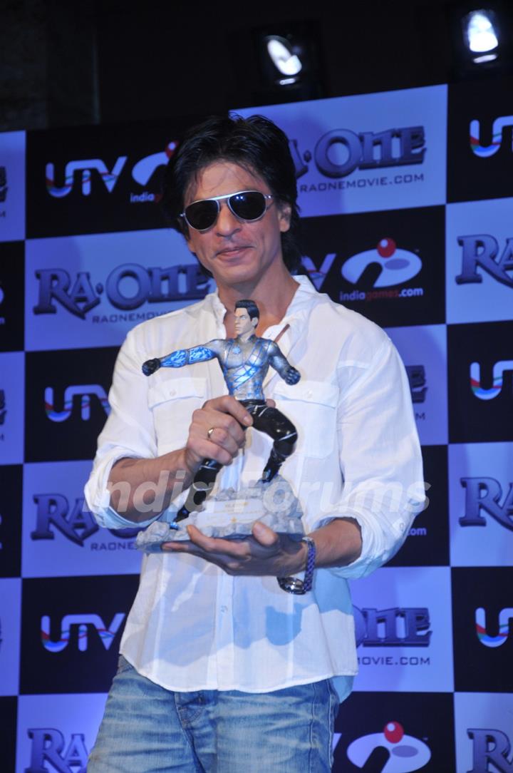 Shah Rukh Khan unveils the 'Ra.One' game at the Grand Hyatt