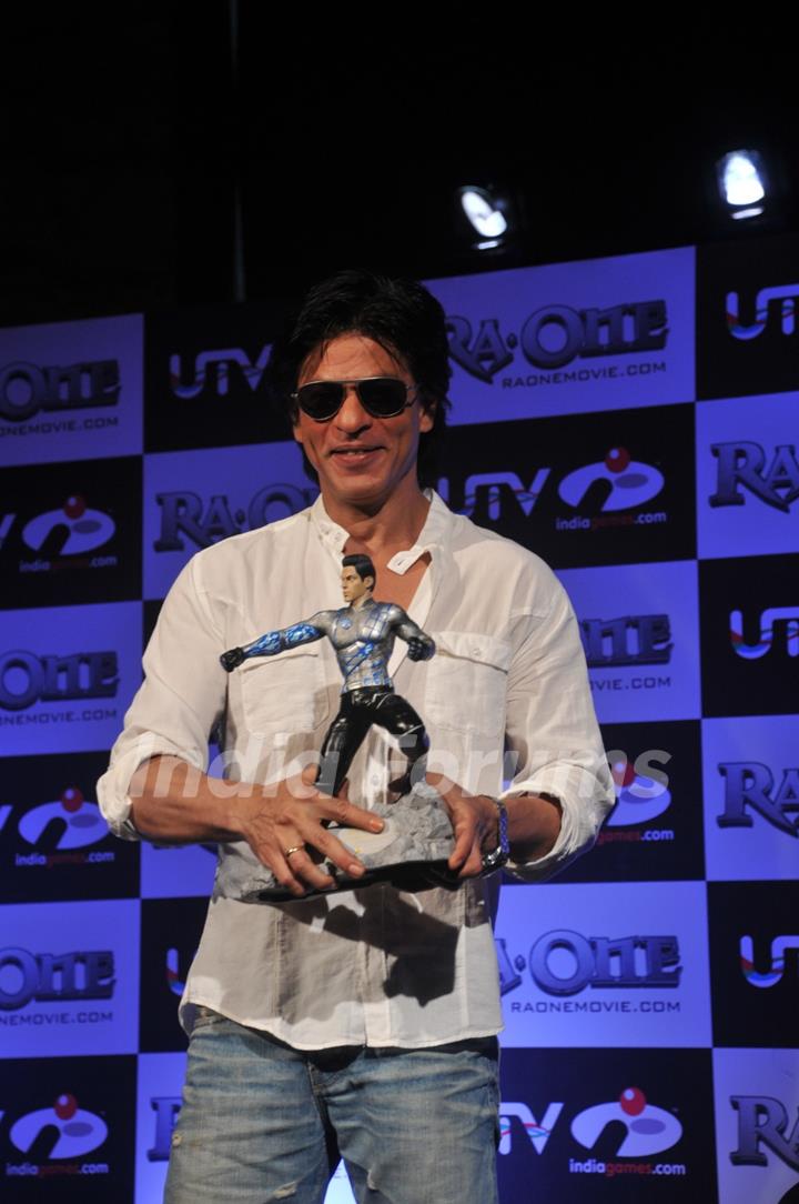 Shah Rukh Khan unveils the 'Ra.One' game at the Grand Hyatt