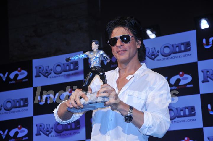 Shah Rukh Khan unveils the 'Ra.One' game at the Grand Hyatt