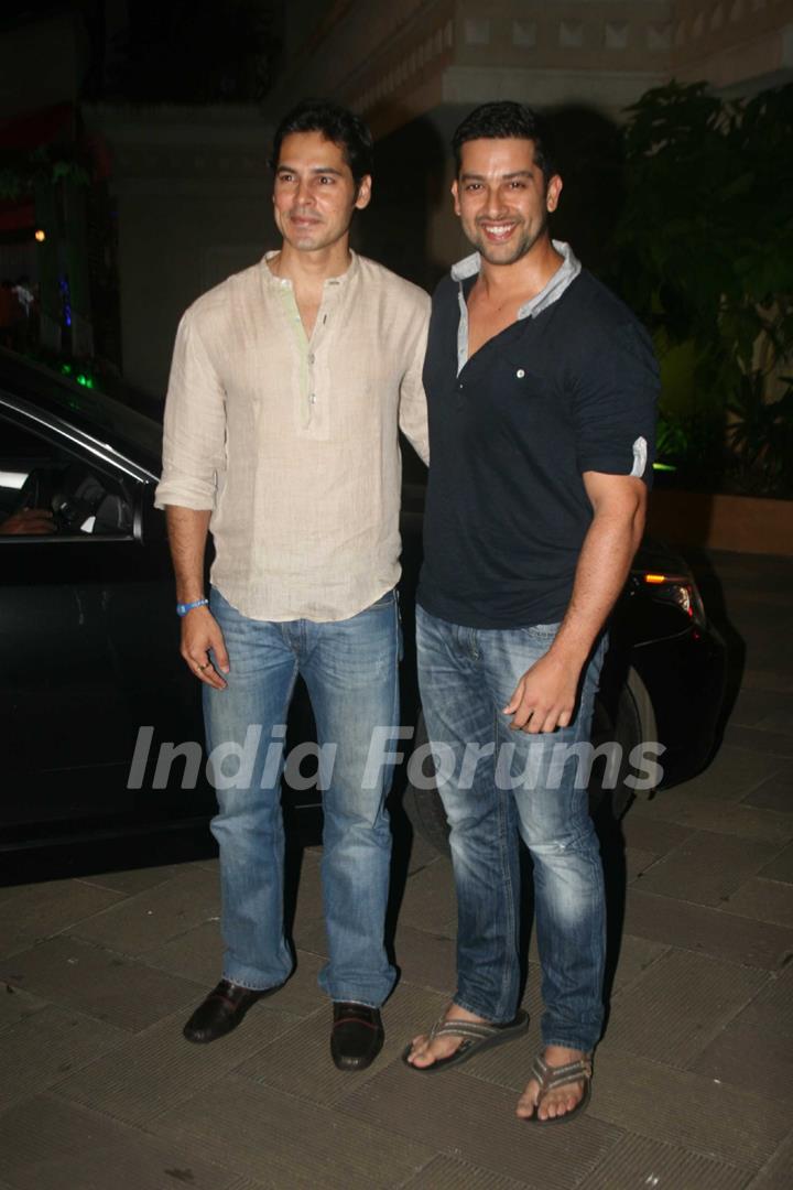 Dino Morea and Aftab Shivdasani grace Sanjay Dutt's Mata Ki Chowki in Bandra