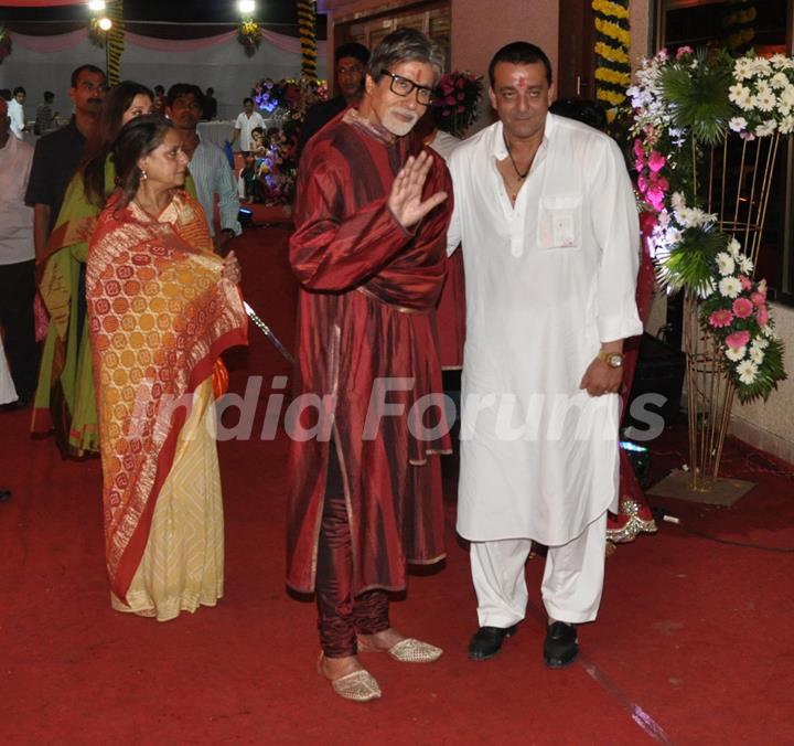 Amitabh Bachchan grace Sanjay Dutt's Mata Ki Chowki in Bandra