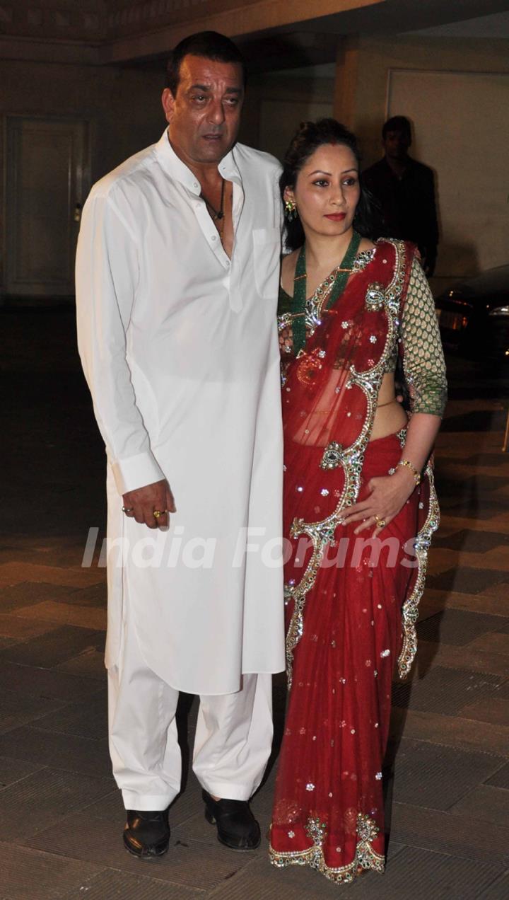 Sanjay Dutt's and Manyata grace Mata Ki Chowki in Bandra