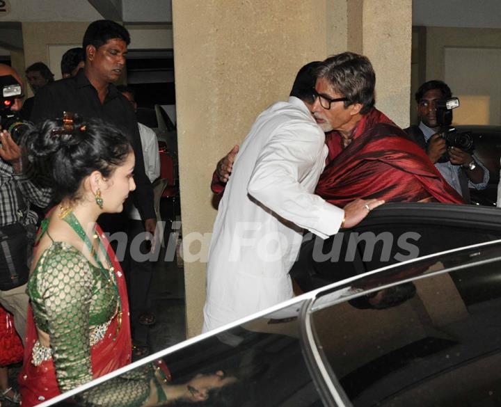 Amitabh Bachchan grace Sanjay Dutt's Mata Ki Chowki in Bandra