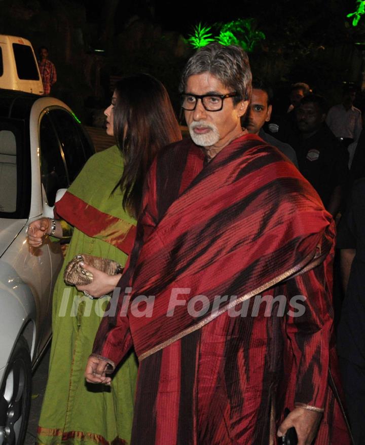 Amitabh Bachchan grace Sanjay Dutt's Mata Ki Chowki in Bandra