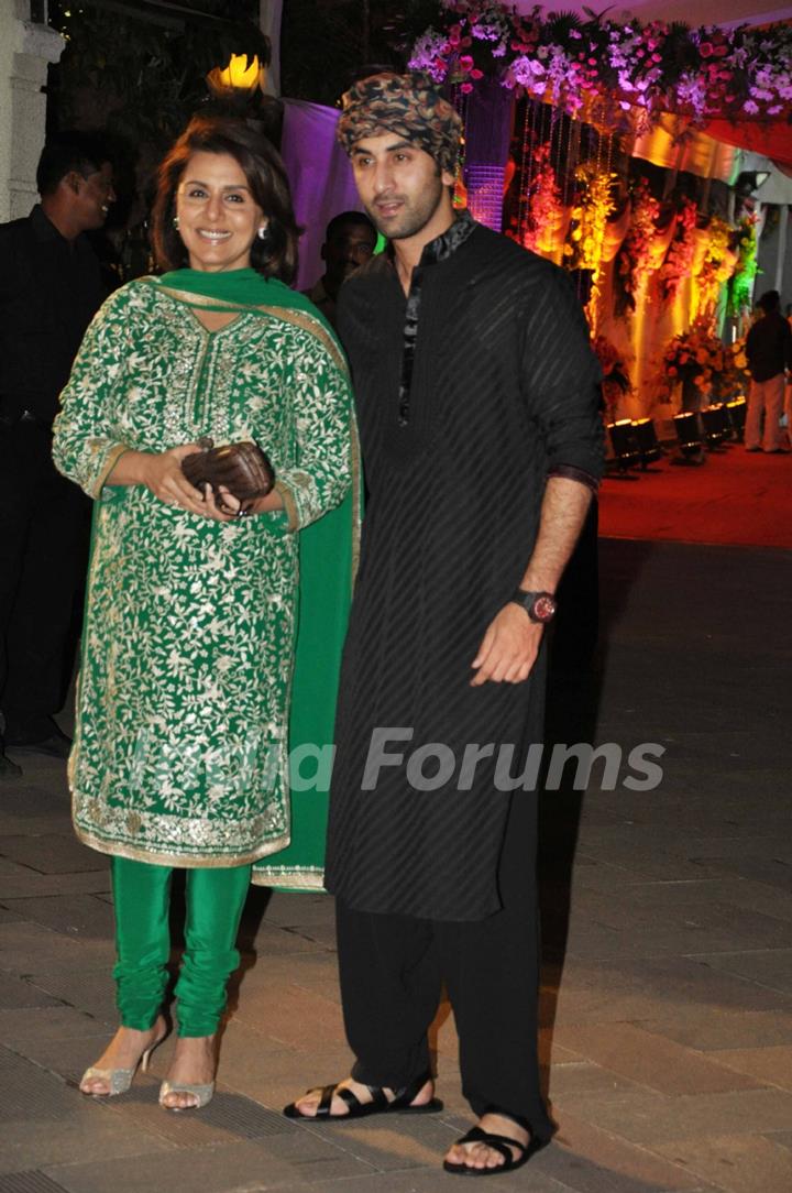 Neetu Singh and Ranbir Kapoor grace Sanjay Dutt's Mata Ki Chowki in Bandra