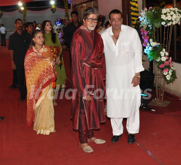 Aishwarya, Jaya and Amitabh grace Sanjay Dutt's Mata Ki Chowki in Bandra