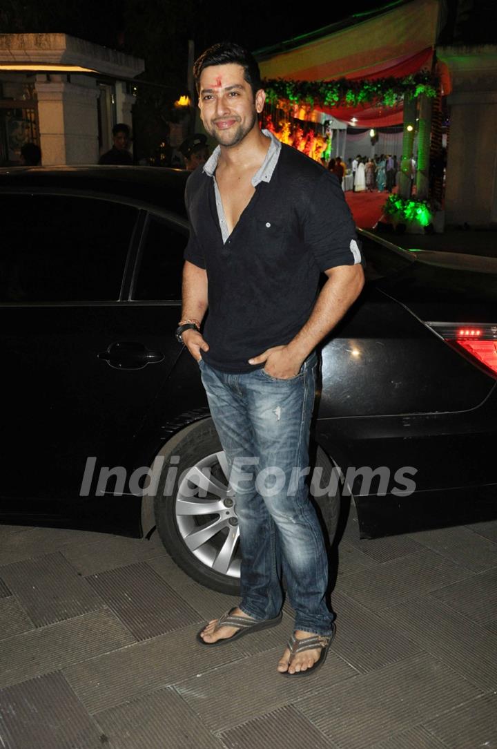 Aftab Shivdasani grace Sanjay Dutt's Mata Ki Chowki in Bandra