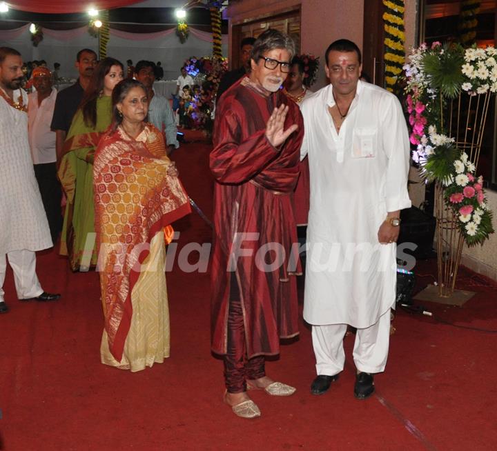 Amitabh and Jaya grace Sanjay Dutt's Mata Ki Chowki in Bandra