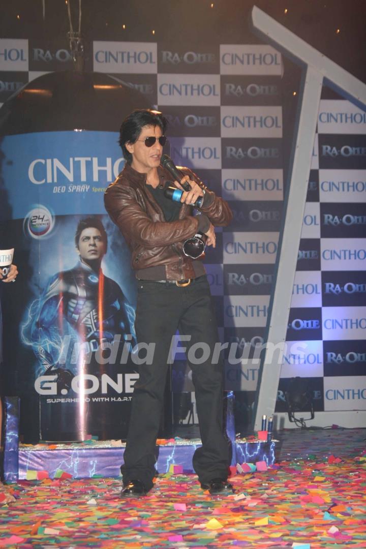 Shah Rukh Khan unveils Cinthol- Ra.one Deo