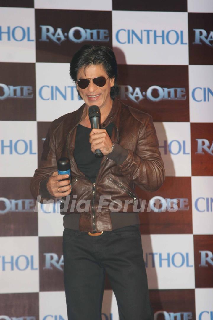 Shah Rukh Khan unveils Cinthol- Ra.one Deo