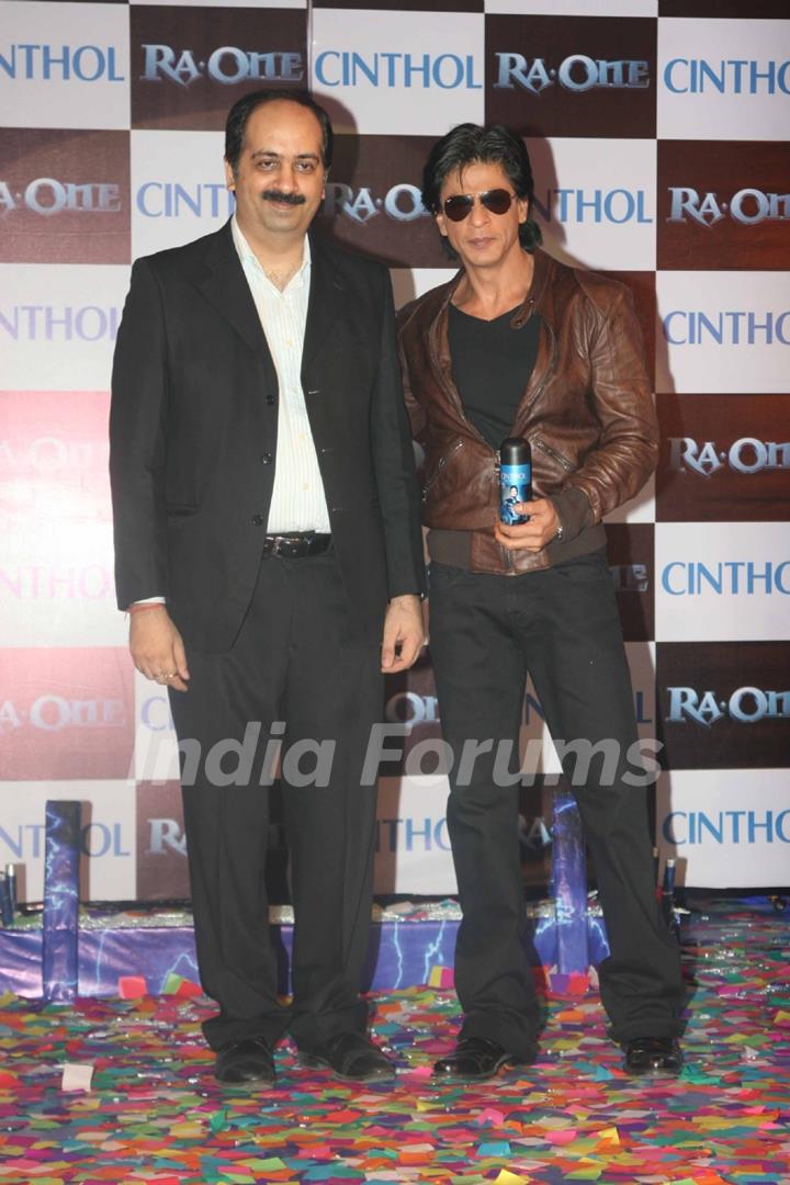 Shah Rukh Khan unveils Cinthol- Ra.one Deo